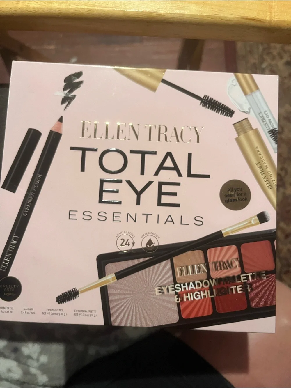 Ellen Tracy Eye Essentials Palette - Pink & Warm Red-Brown Shades